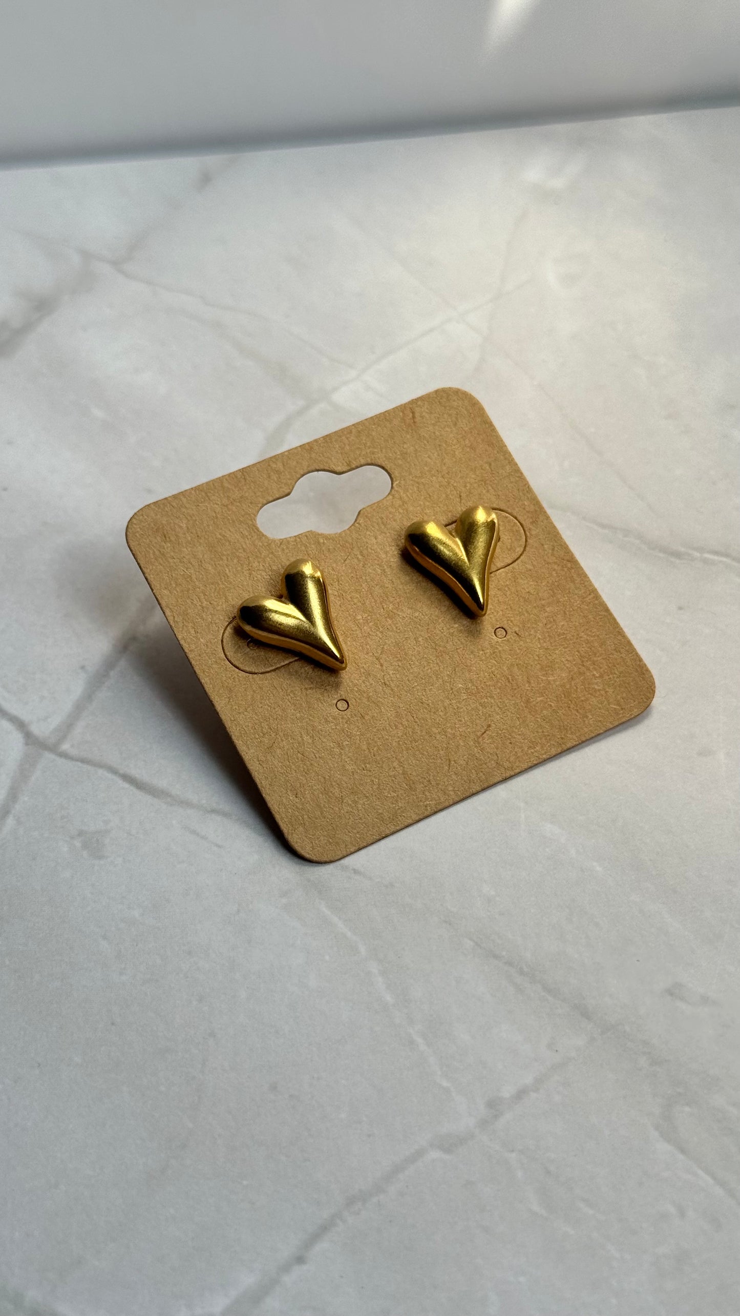 Simple heart earring